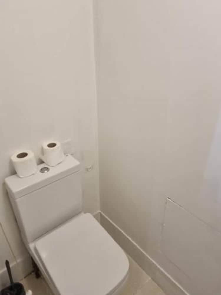 Gillingham Retreat - Spacious 4 Bedroom House