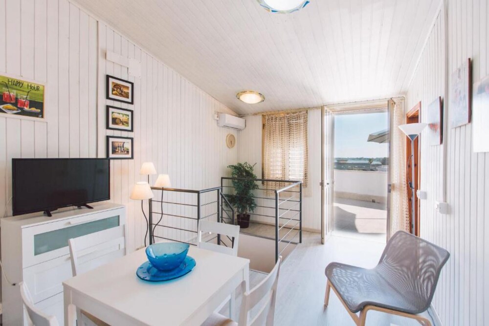 Apartment With Terrace Overlooking the sea - air Conditioned - Wi-fi view 4