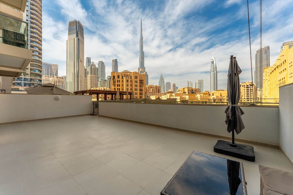 Maison Privee - Classy Apt w/ Terrace & Direct Burj Khalifa Views