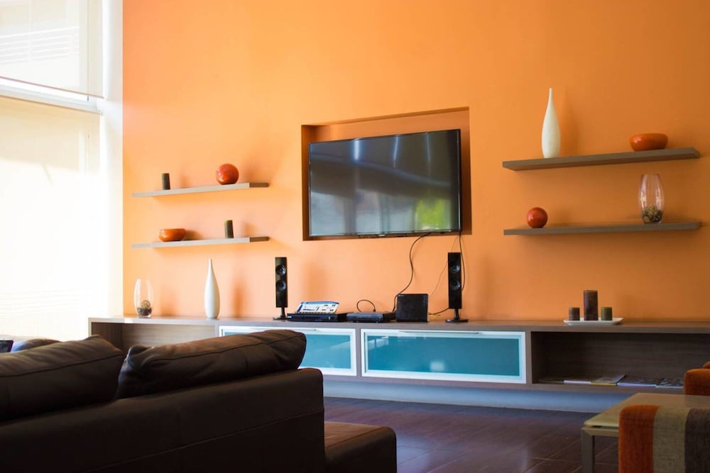 Carmelitas Contemporary 1BR Apt - Pool Gym Metro
