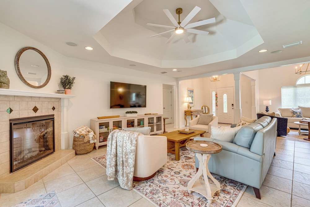 30A Poolside Oasis: 2 Mi to Beach & Boat Access