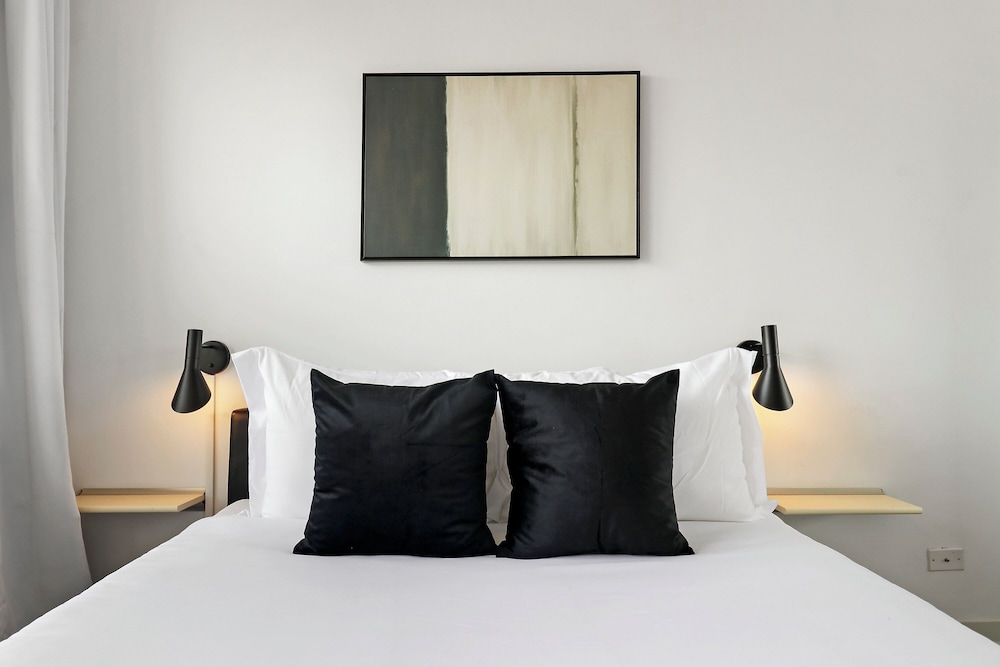 Explore this 2BR Apt - Blackwood rep