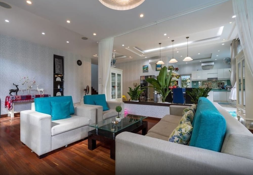 5 Bedrooms Pool Villa w Karaoke