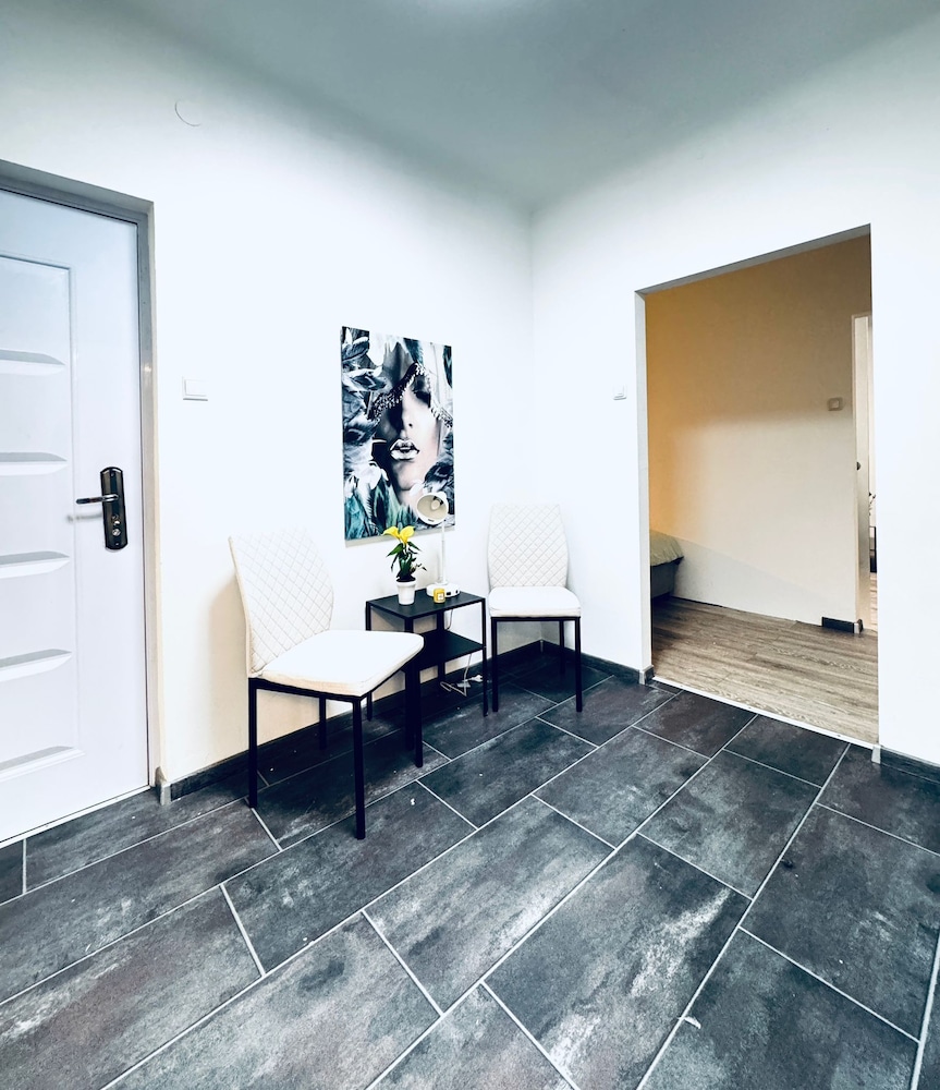 2BR 1LR Apartment for 5 Peaceful Stay