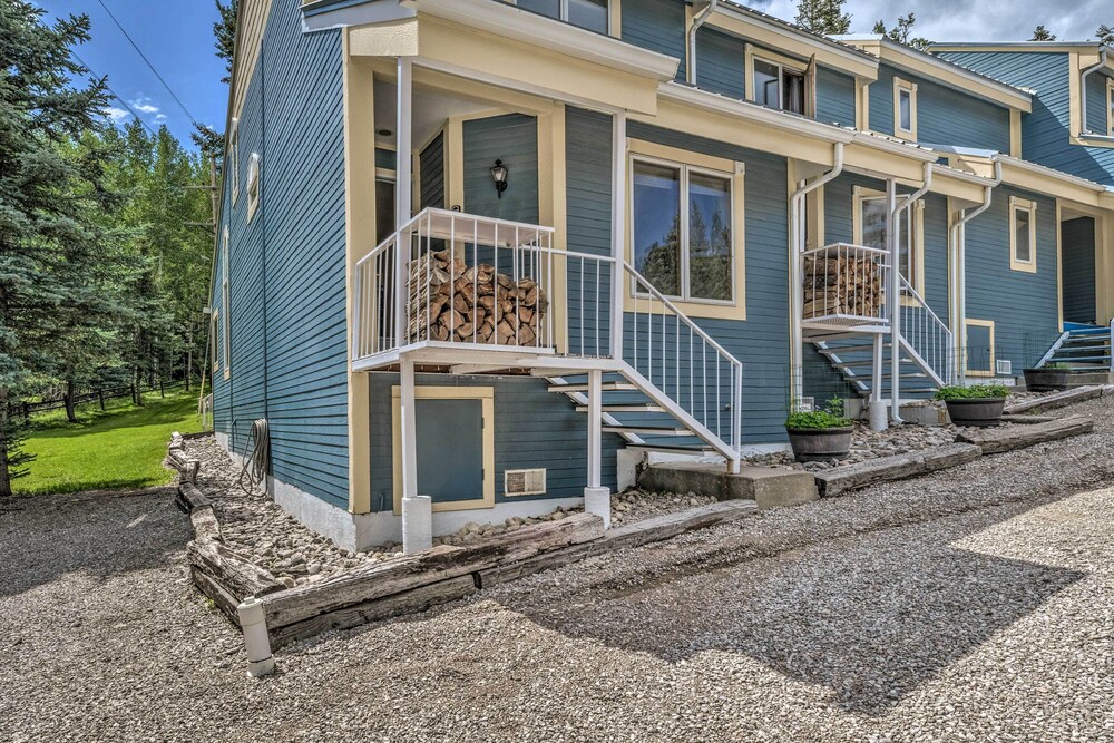 Cozy Cloudcroft Townhome ~ 1 Mi to Burro Ave! view 4