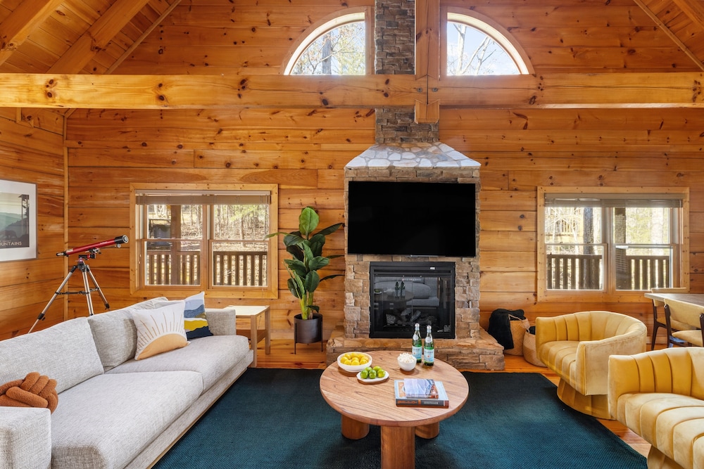 Yesteryear Mountain Charm Modern Vintage Retreat 5 Bedroom Home by Overmoon - Property Image 36