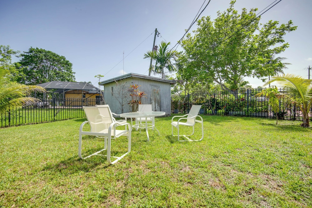 < 3 Mi to Hard Rock Stadium: Miami Home w/ Sunroom
