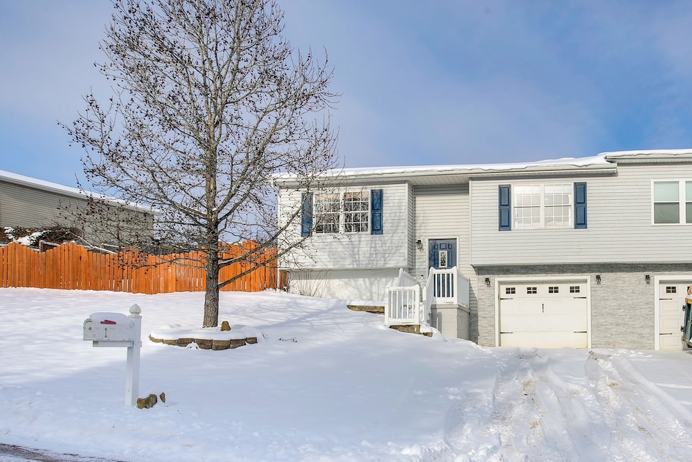 4 Mi to Lake Logan: Hocking Hills Apartment