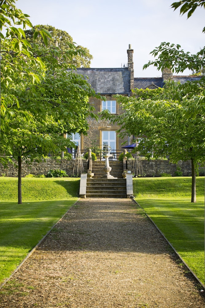 Yeovil Vacations - Lanes Hotel - Property Image 14