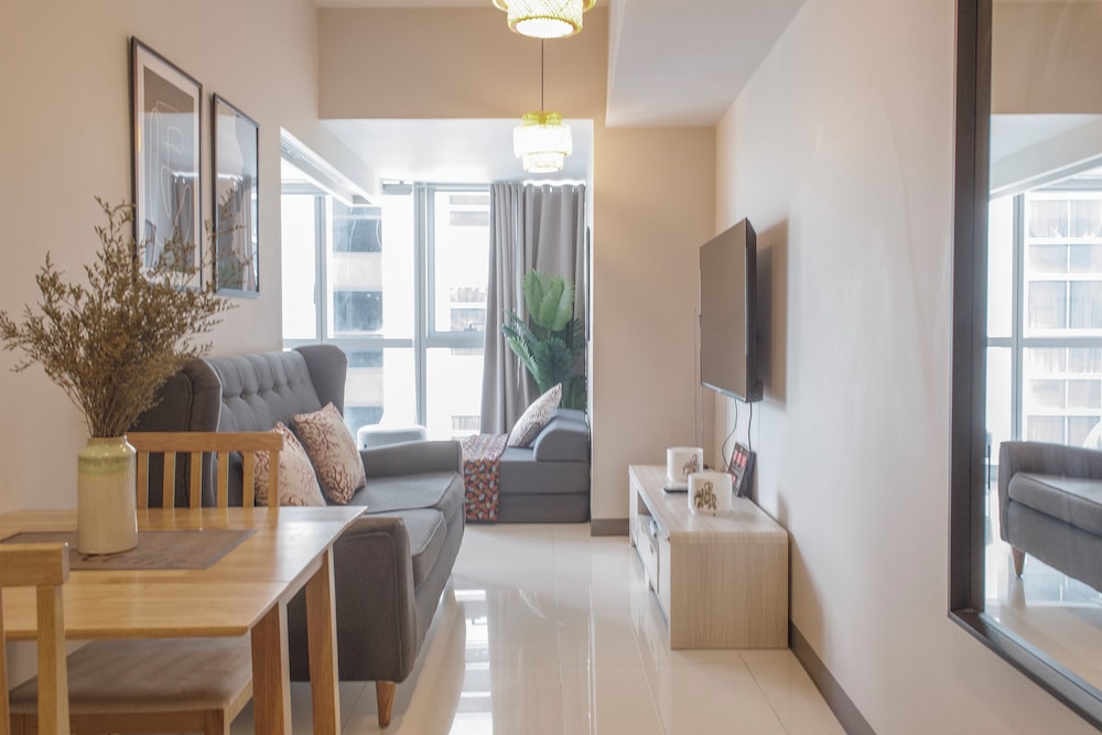 Uptown Park Suites Tower 1