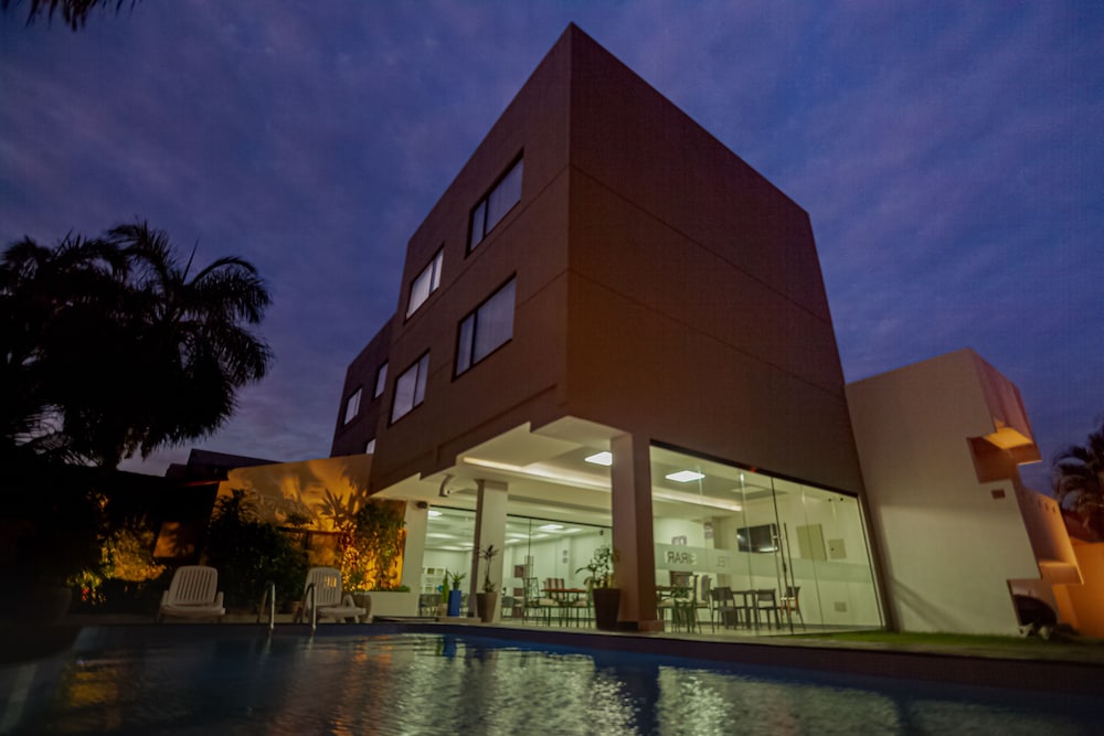 Hotel Sirari Suites Hotel - Image 1