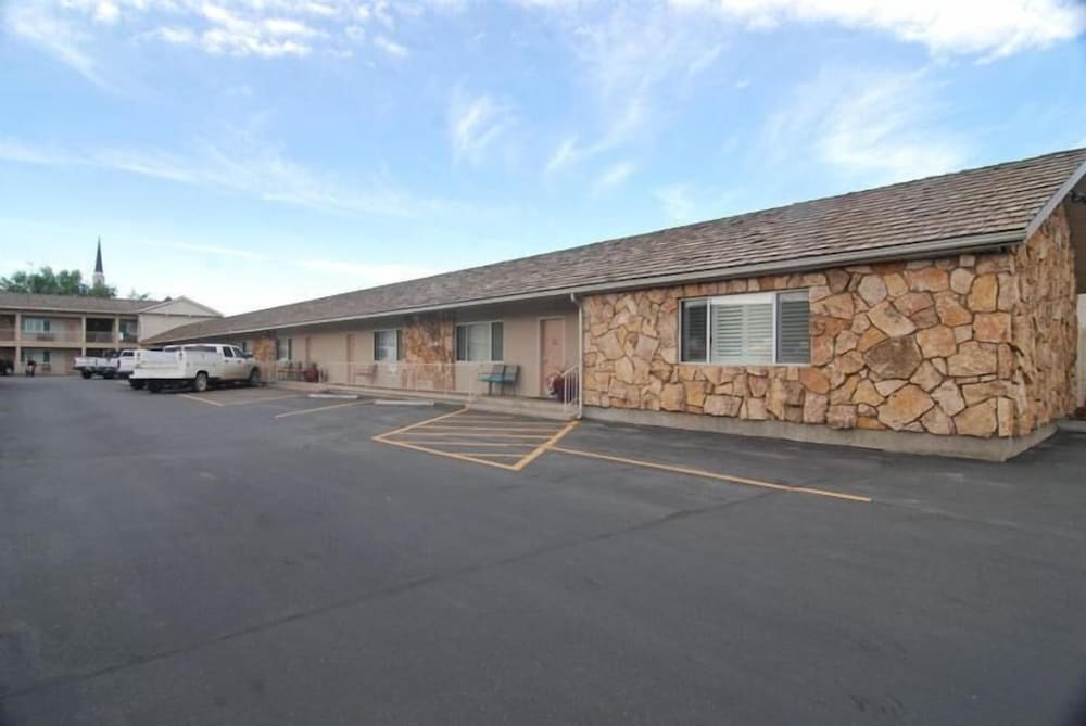 Econo Lodge Inn & Suites Vernal near Dinosaur Monument