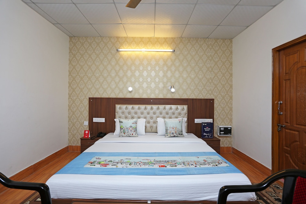 Watertown Vacations - Econo Lodge Watertown - Property Image 2