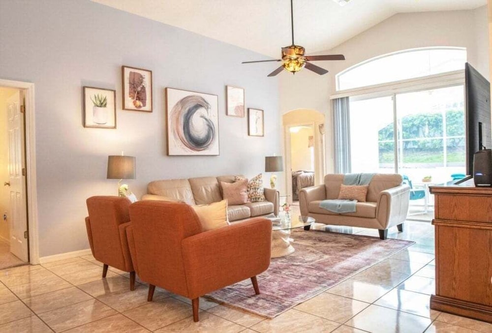 Super Mario Hideaway - Pool, Spa, Game Room Fun! 4 Bedroom Villa