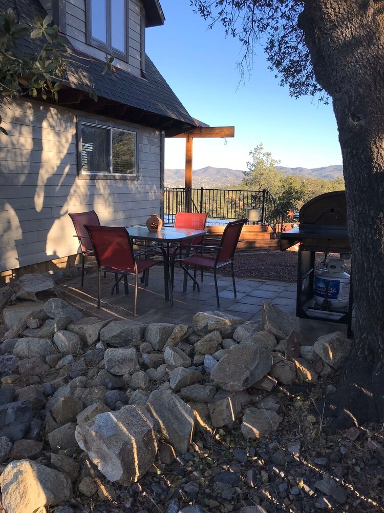 Thumb Butte Chalet Nestled in the Mountains