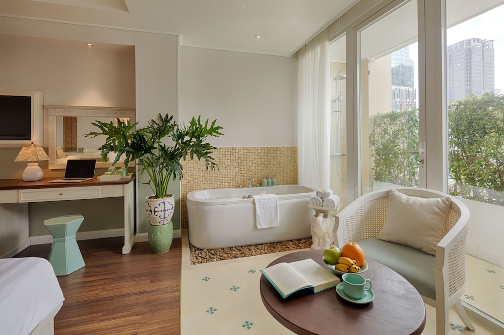 Au Lac Charner Hotel 23