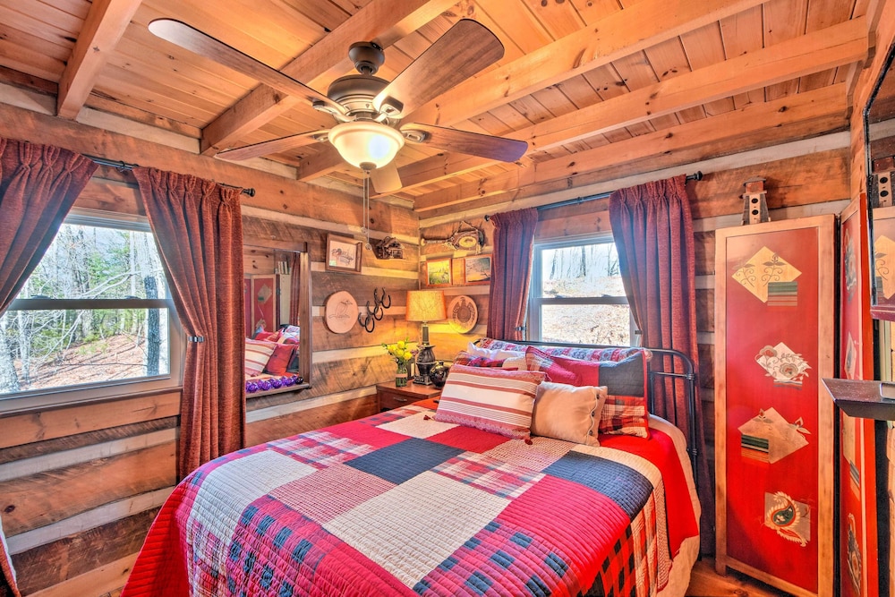 Cherry Log Mountain Cabin: Hot Tub,fire Pit + More view 5