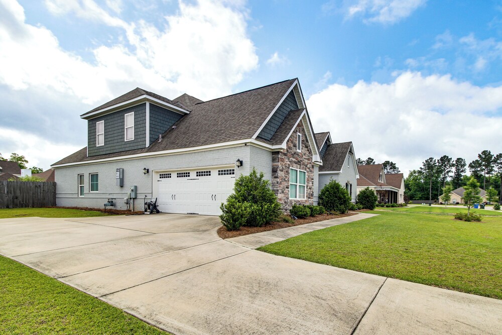 4 Mi to Dtwn: Stylish Home w/ Large Yard in Dothan