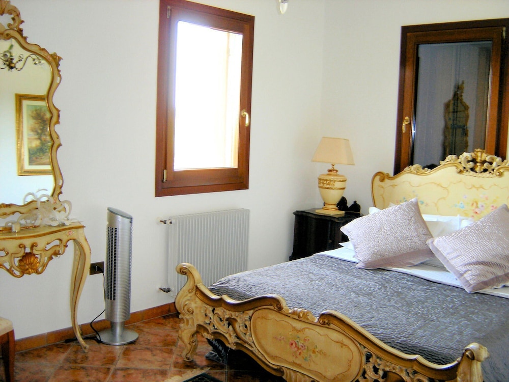 Luxury Villa Near Venice in the Prosecco Region view 5