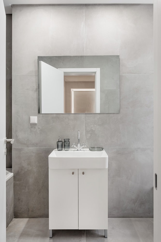 AB10 Modern Lisbon