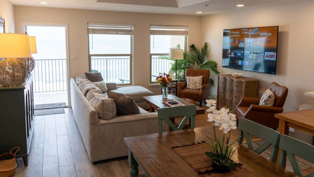 Penthouse Beachfront Views Renovated 4 Bedroom Condo