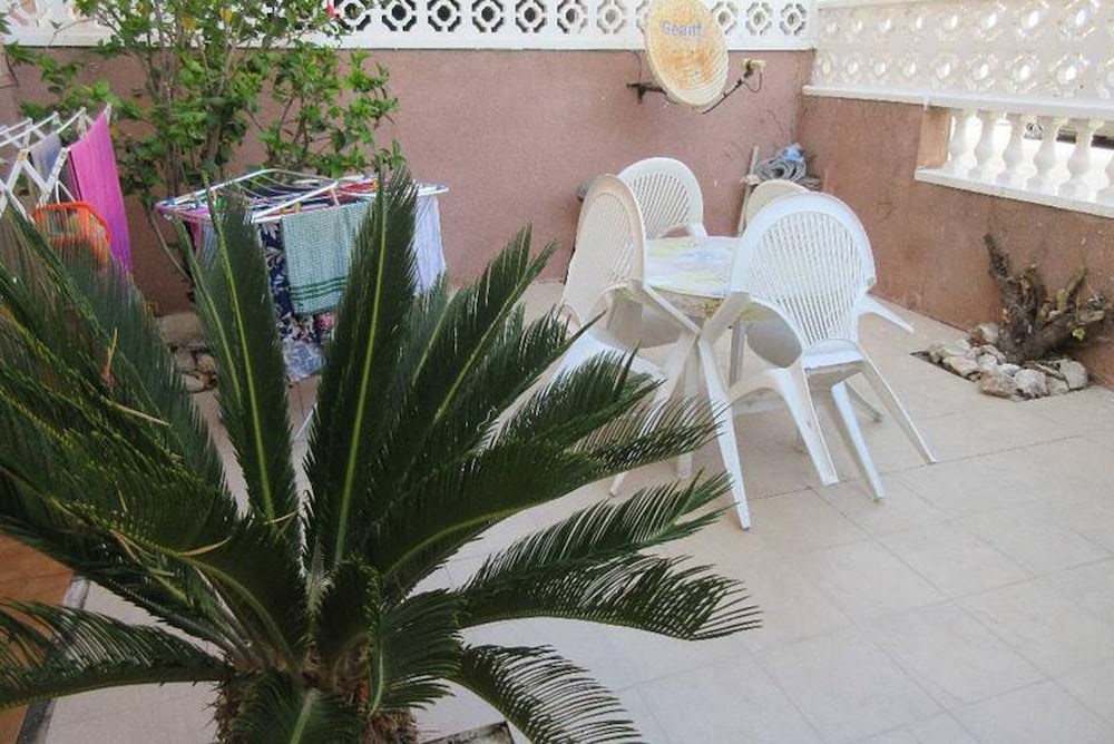 Bungalow in the District of La Mata - 1 photo 4