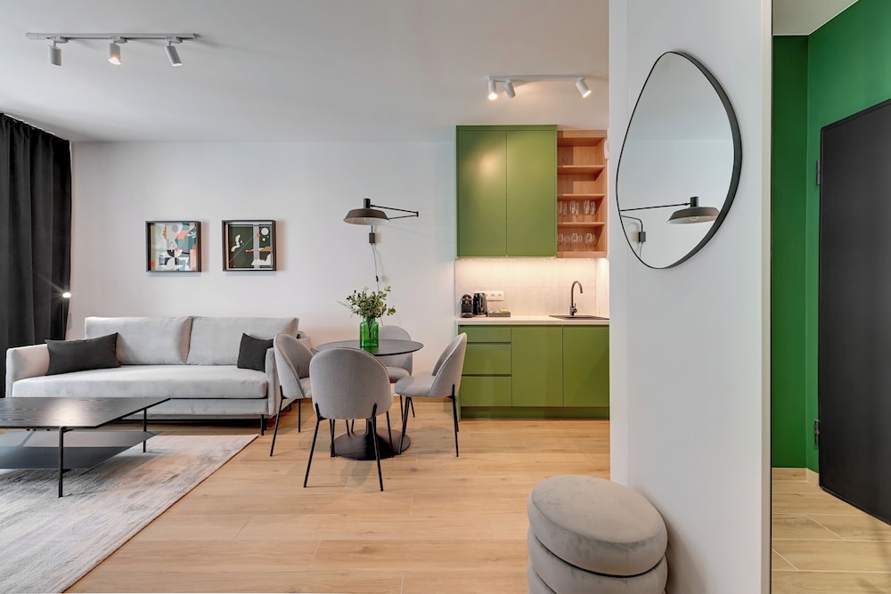 Doki Living - Foodhall & Parking by Downtown Apartments
