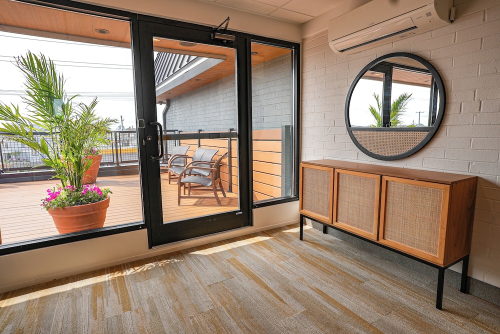 Pleasantville Vacations - The Boulevard Hotel - Property Image 3