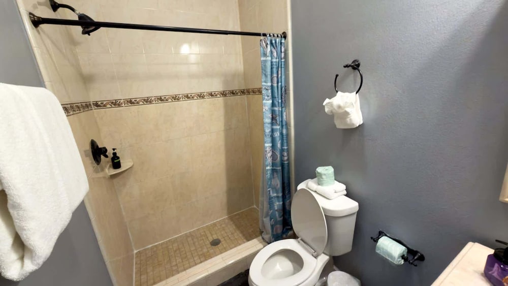 Pool 1st Floor 75 Yards To Beach Value 2 Bedroom Apts