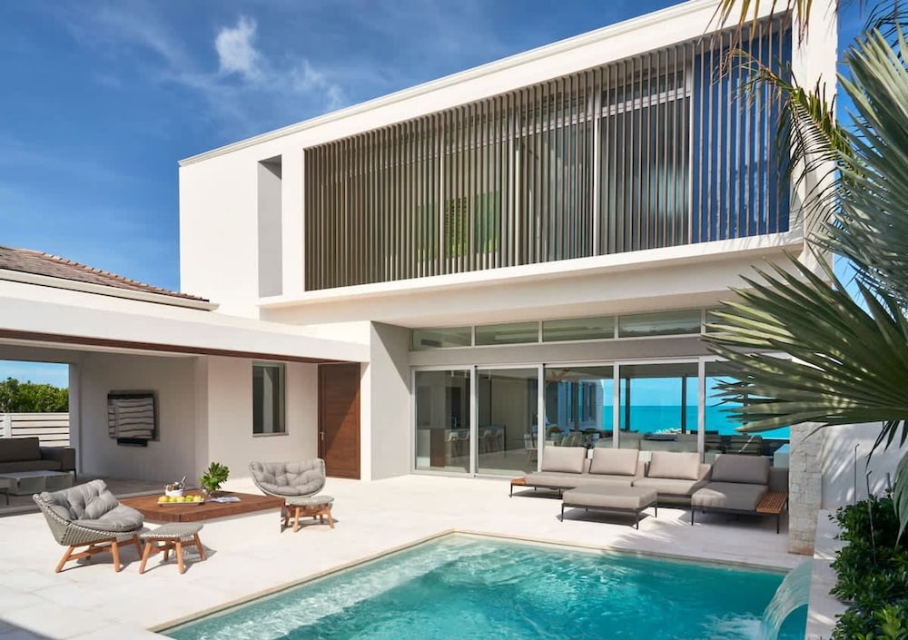 Luxurious Oceanfront Villa Infinity Pool Views