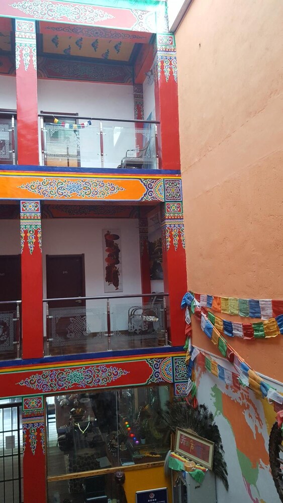 Nirvana Hotel - Hostel