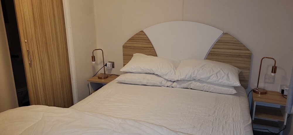 Westfield200-immaculate 2bed Static at Skipsea view 2