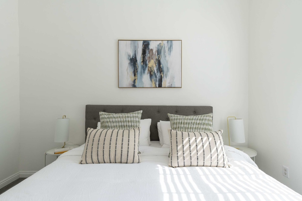 Elegant Retreat Modern Comforts, Prime Location