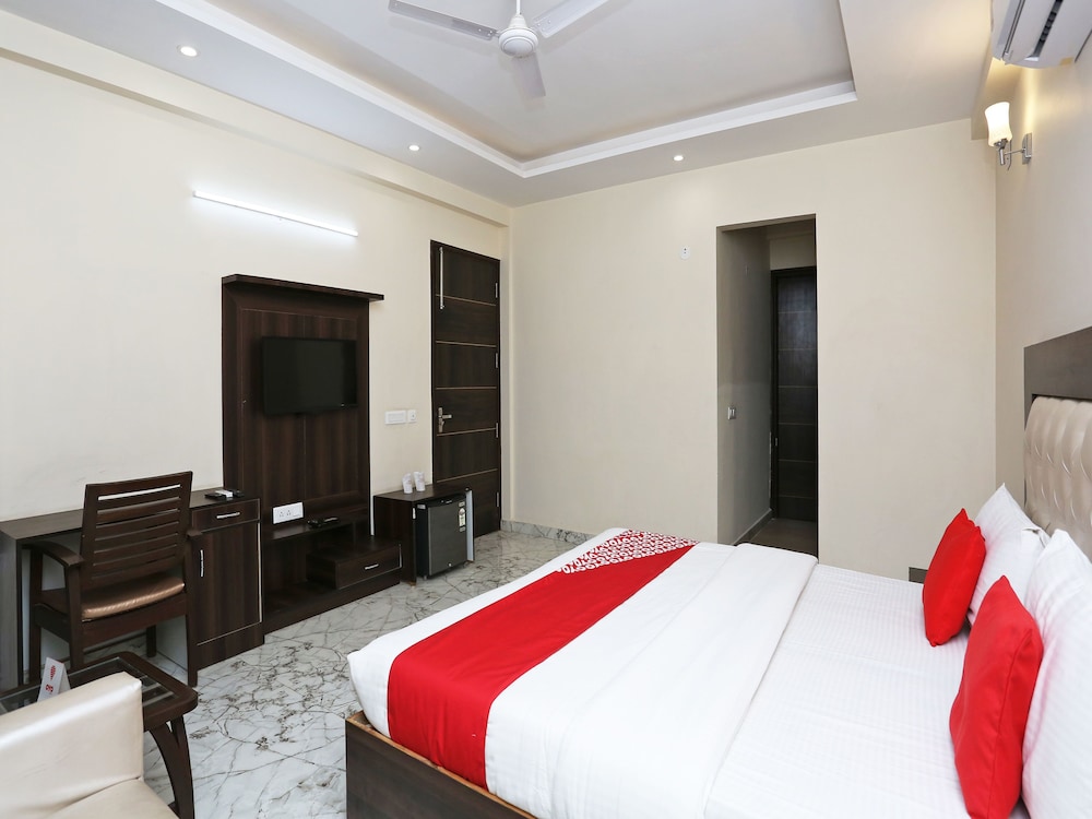 OYO 14482 Live Inn