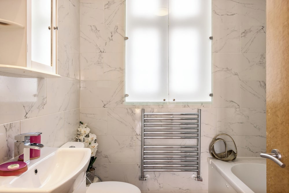 Park Lane 4-bed Huge Designer pad