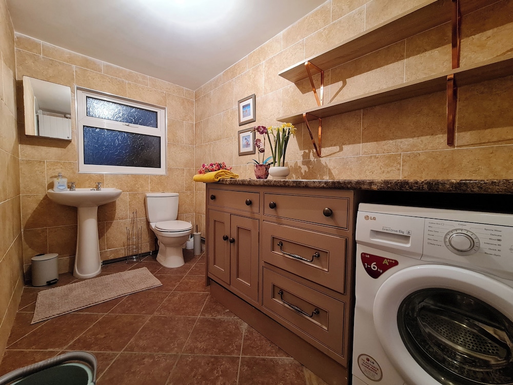 Sea View Cottage Near Snowdon & Coastal Trails