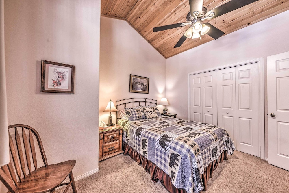 Cozy Ruidoso Digs by Downtown, 19 Mi to Ski Apache view 4