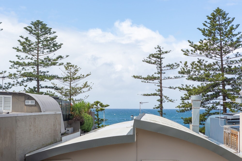 Madecomfy Trendy Apartment on Dee Why Beach