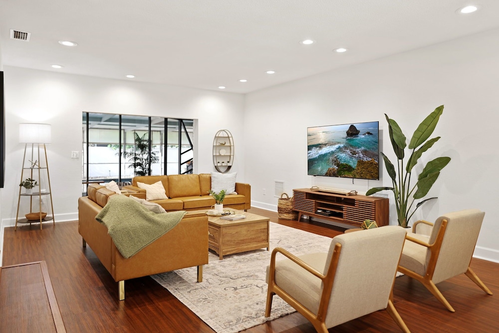 Golden Retreat: Expansive 6BR Home w Heated Pool ~