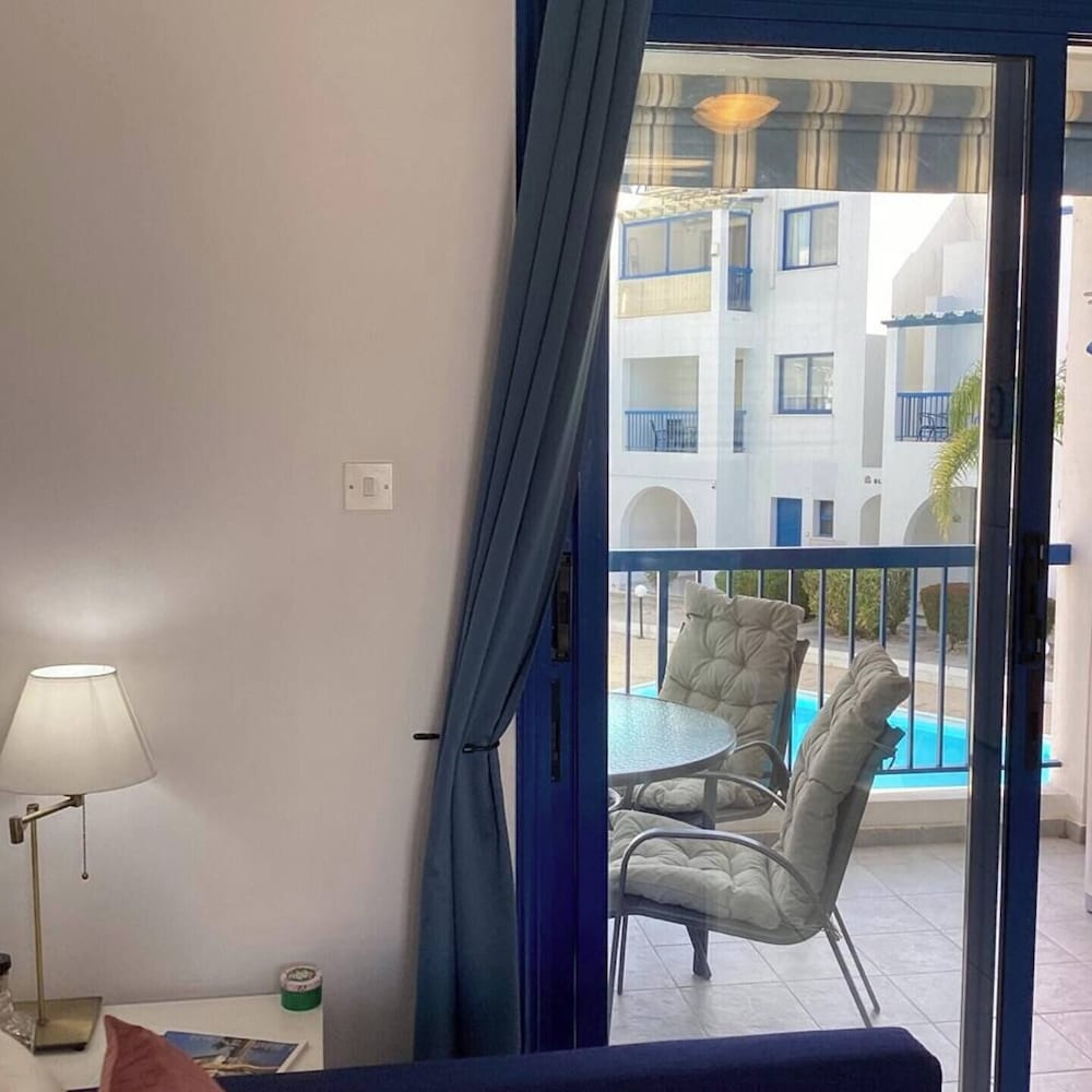 Paphos Pool View Apartment