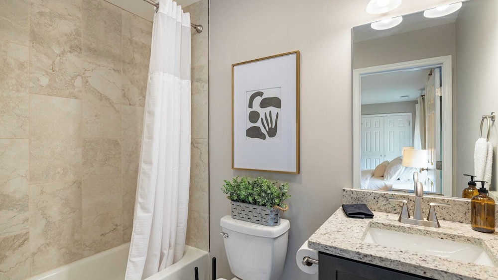 10 Townhomes, Sleeps 89 6 Mins to DT Asheville Sycamore Cove by Avantstay