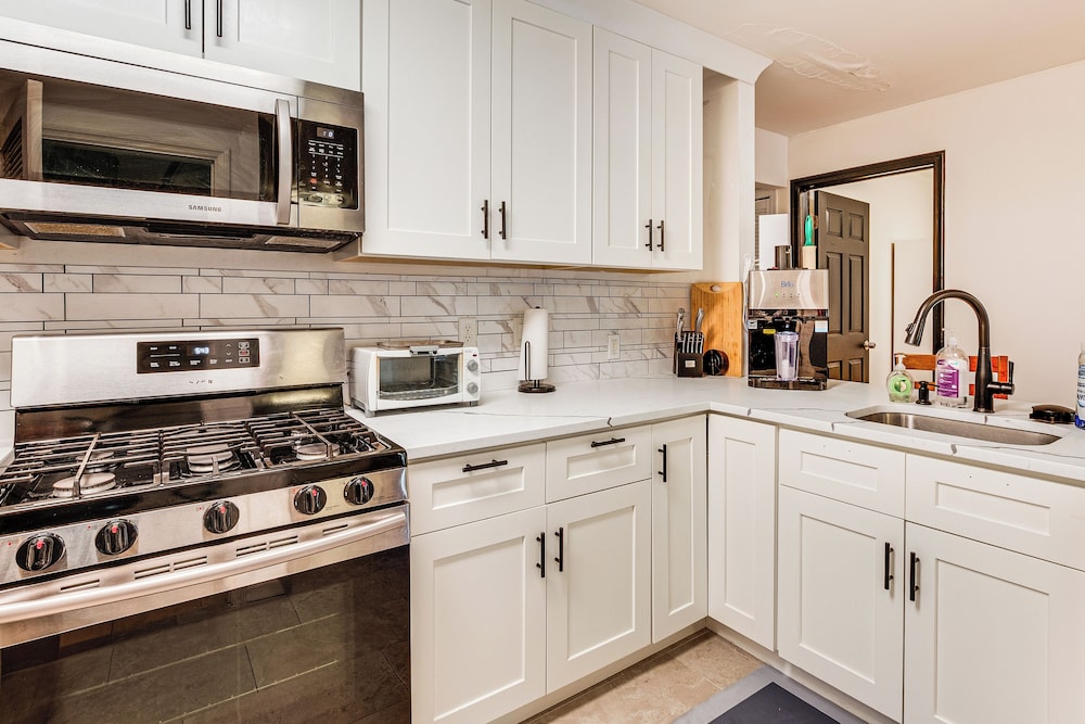 8 Mi to Nyc: Centrally Located Jersey City Apt!
