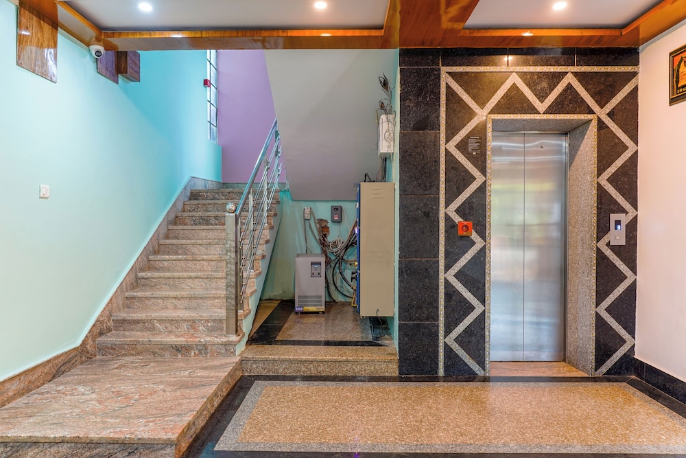Navneeta Grand Hotel & Banquet Hall