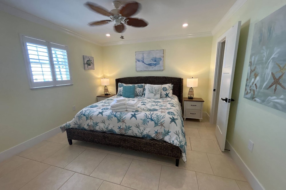 Lulu's Key House Entire 4-unit Complex