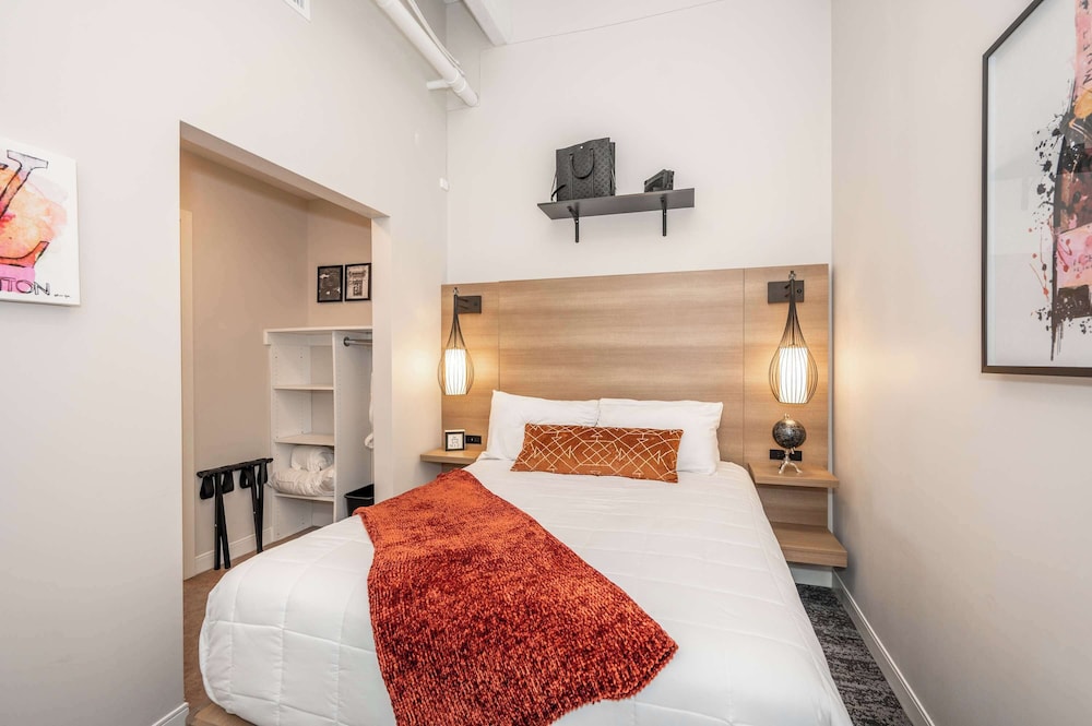The 333 Suites For 24 Guests