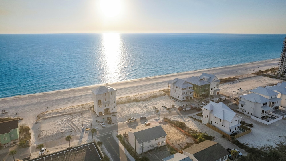 PCB Stay w/ Heated Pool, Hot Tub, Bars, Game Room & Quick Walk to Beach The Jade Oasis by Avantstay