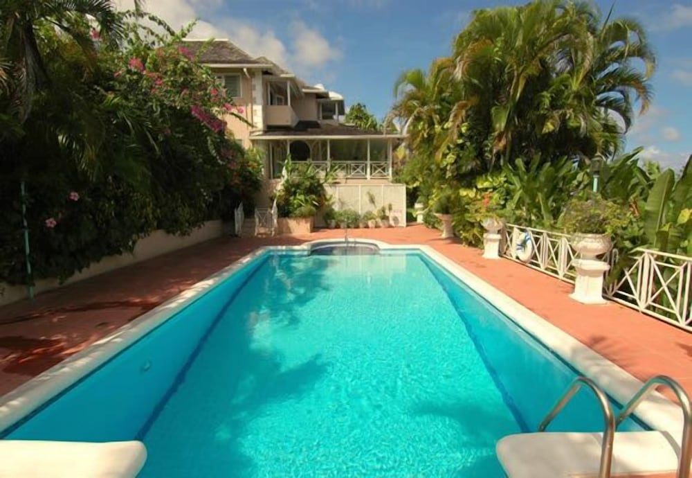 Stoneaway, 6BR by Jamaican Treasures