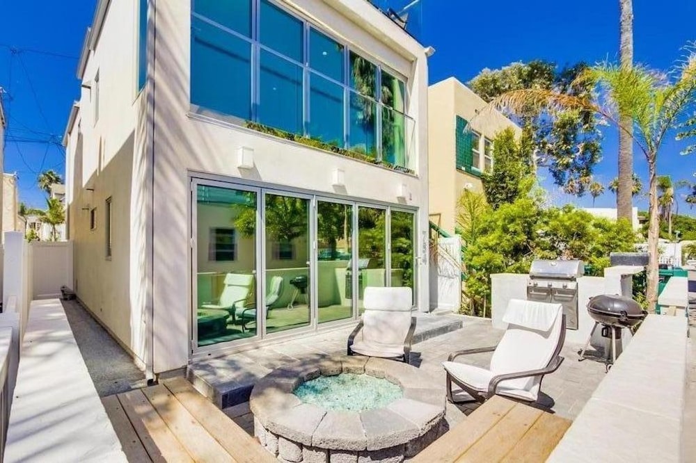 Newest House On The Court Leed Platinum Certified, Great for Groups and Families view 2