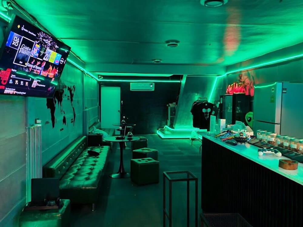 Doctor Alien Hostel - Image 1