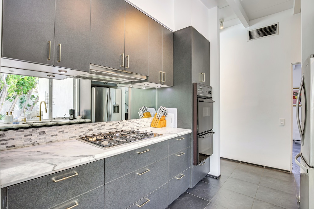 3 Mi to Dtwn: Palm Springs Gem w/ Private Pool!
